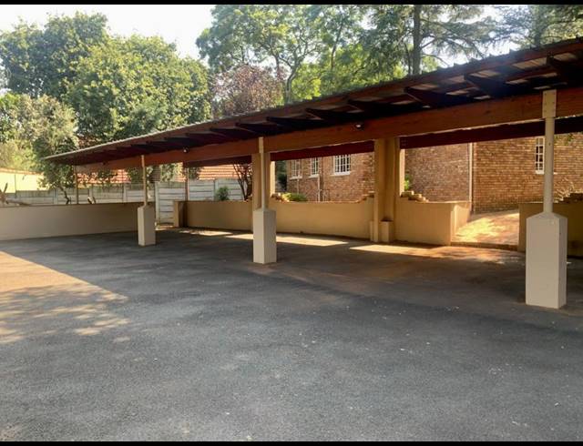 90M² BUSINESS CENTRE TO LET IN SAXONWOLD